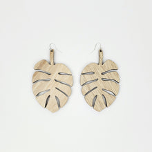 Load image into Gallery viewer, Monstera Leaf Earring