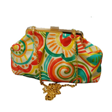 Load image into Gallery viewer, Flower Gold Clasp Purse
