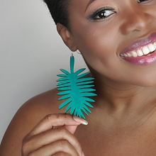 Load image into Gallery viewer, Palm Leaf Earring
