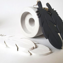 Load image into Gallery viewer, Feather Leaf Earring