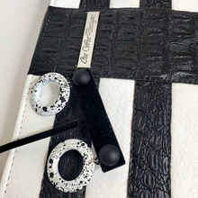 Load image into Gallery viewer, Tee Zipper Clutch