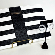 Load image into Gallery viewer, Tee Zipper Clutch