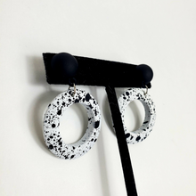 Load image into Gallery viewer, Tee Zipper Clutch