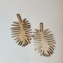 Load image into Gallery viewer, Palm Leaf Earring
